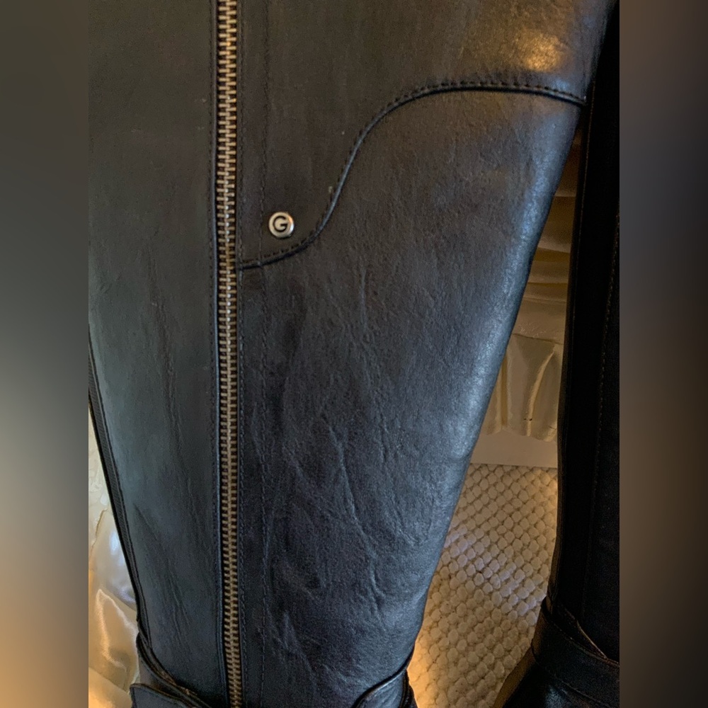 GUESS - Picture 2 of 11